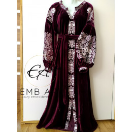 Розкішна вишита сукня на бархаті кольору марсала "Берегиня"