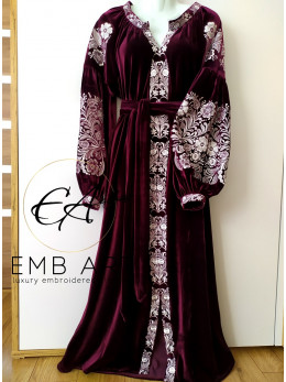 Розкішна вишита сукня на бархаті кольору марсала "Берегиня"